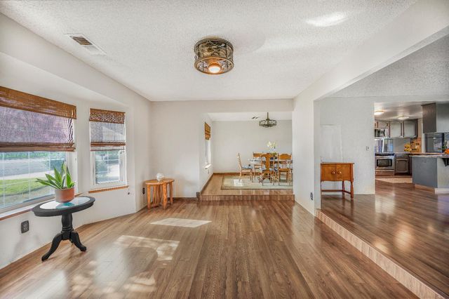 735 W Bullard Avenue, Clovis, CA 93612