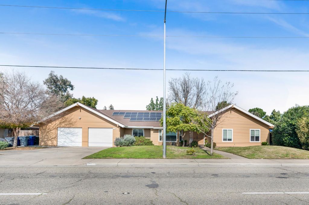 735 W Bullard Avenue, Clovis, CA 93612