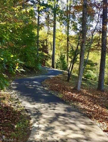 135 Boulder Ridge Drive, Denton, NC 27239