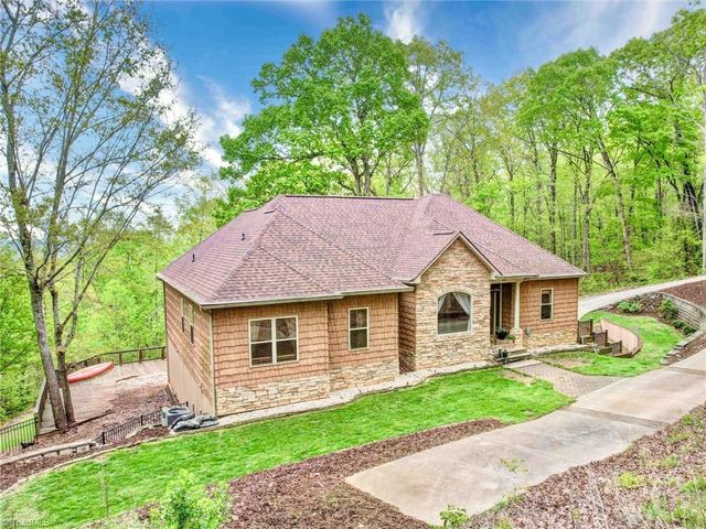 135 Boulder Ridge Drive, Denton, NC 27239