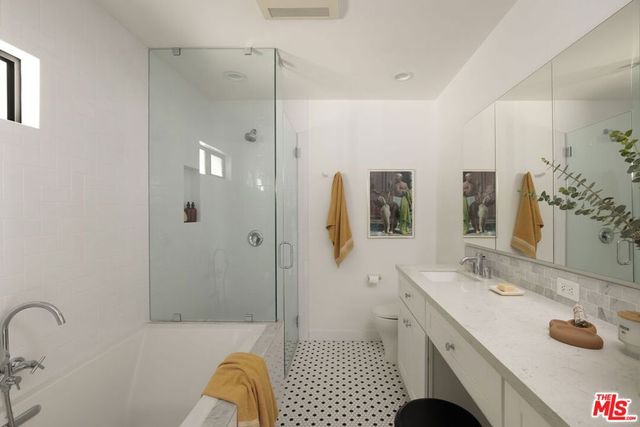 3351 Garden Avenue, Los Angeles, CA 90039