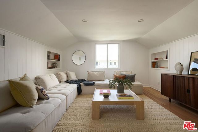3351 Garden Avenue, Los Angeles, CA 90039