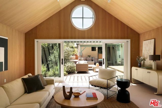 3351 Garden Avenue, Los Angeles, CA 90039