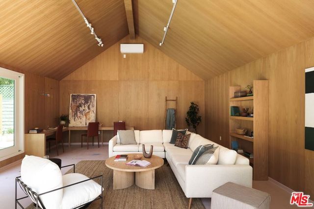 3351 Garden Avenue, Los Angeles, CA 90039