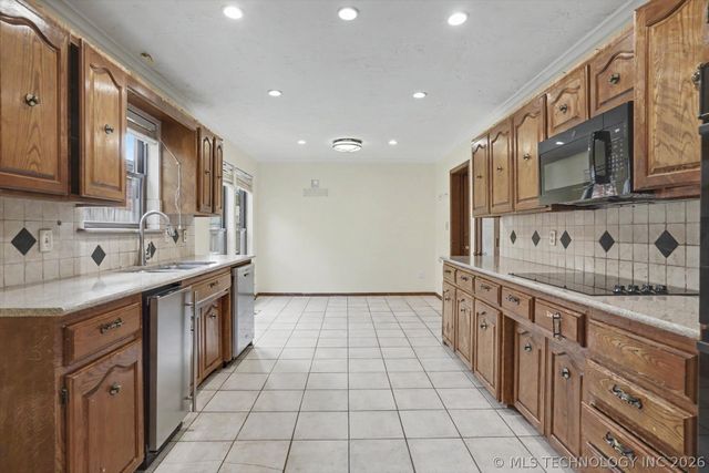 7932 S 85th East Avenue, Tulsa, OK 74133