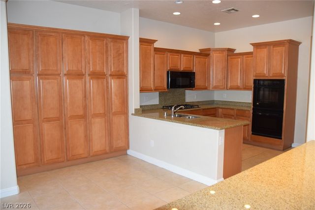 6904 Homing Pigeon Place, North Las Vegas, NV 89084