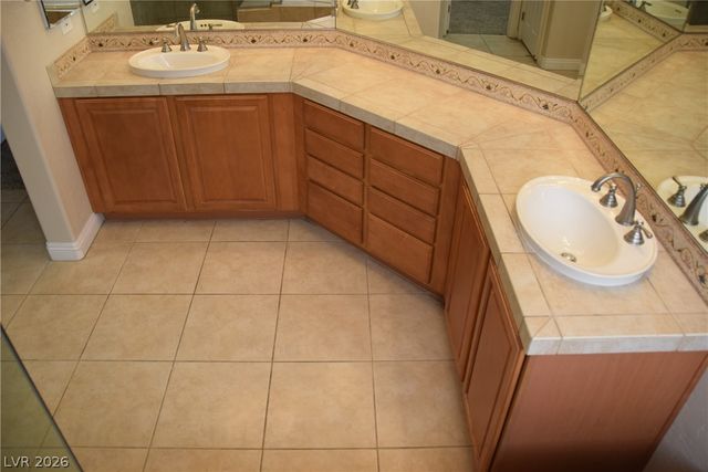 6904 Homing Pigeon Place, North Las Vegas, NV 89084