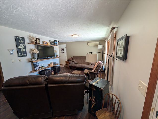 13 Canterbury Court, Bergen, NY 14416