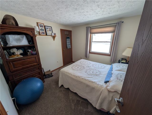 13 Canterbury Court, Bergen, NY 14416