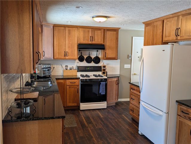 13 Canterbury Court, Bergen, NY 14416