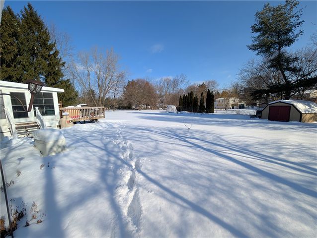 13 Canterbury Court, Bergen, NY 14416