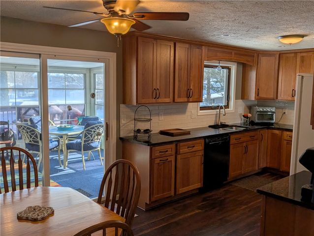 13 Canterbury Court, Bergen, NY 14416