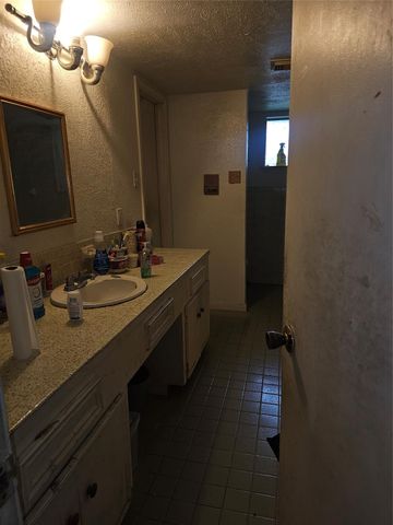 5022 Bretshire Drive, Houston, TX 77016