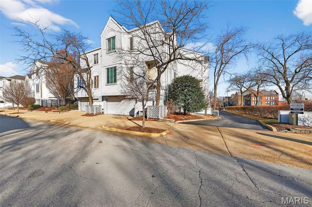 28 Columbus Square Drive, St Louis, MO 63101