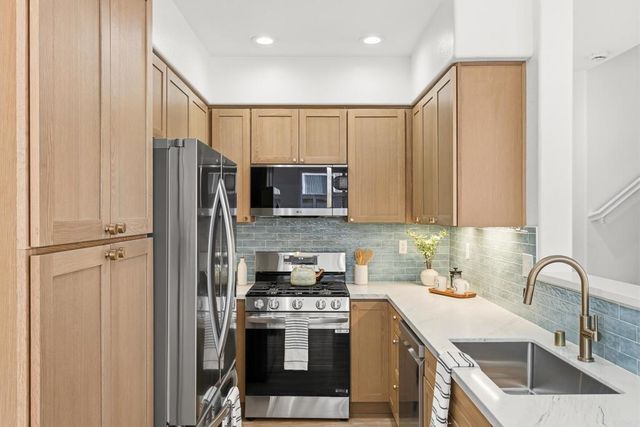 6415 Terraza Portico, Carlsbad, CA 92009