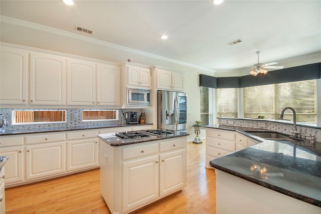 2327 Clearspring Drive N, Irving, TX 75063