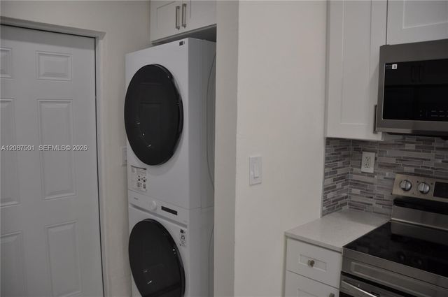 571 NE 61st Street, Oakland Park, FL 33334