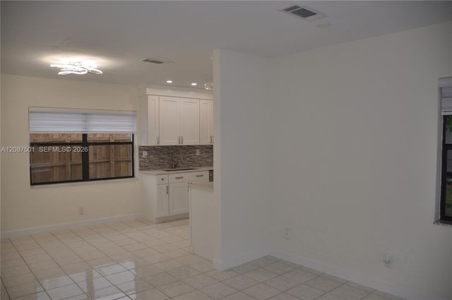571 NE 61st Street, Oakland Park, FL 33334