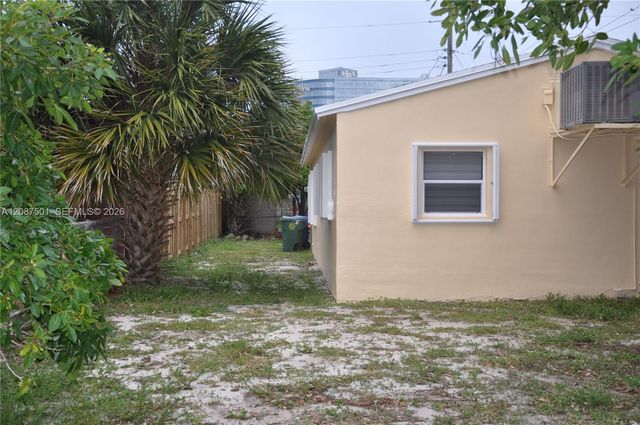 571 NE 61st Street, Oakland Park, FL 33334
