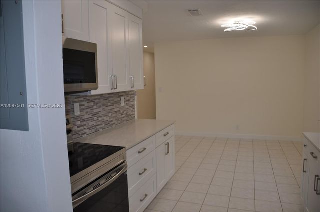 571 NE 61st Street, Oakland Park, FL 33334