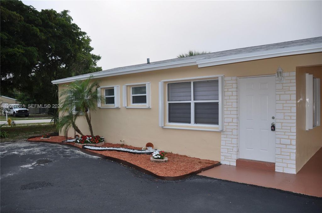 571 NE 61st Street, Oakland Park, FL 33334