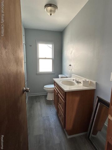 27626 Brettonwoods Street, Madison Heights, MI 48071