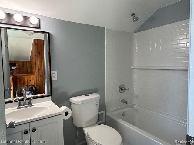 27626 Brettonwoods Street, Madison Heights, MI 48071