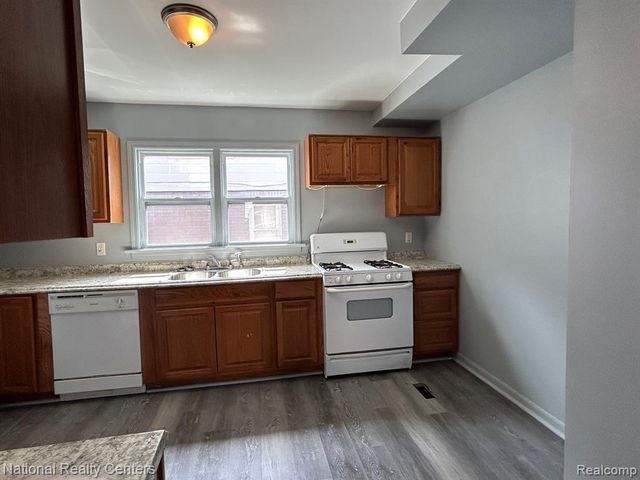 27626 Brettonwoods Street, Madison Heights, MI 48071