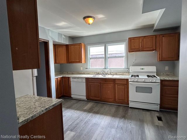 27626 Brettonwoods Street, Madison Heights, MI 48071