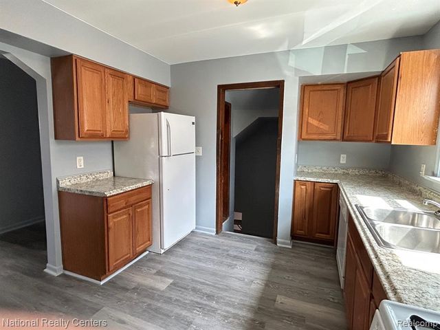 27626 Brettonwoods Street, Madison Heights, MI 48071