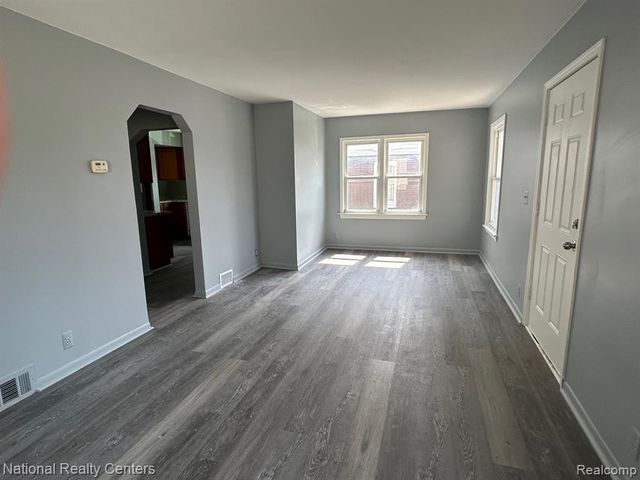 27626 Brettonwoods Street, Madison Heights, MI 48071