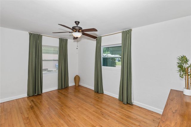 1717 OXFORD STREET N, St Petersburg, FL 33710