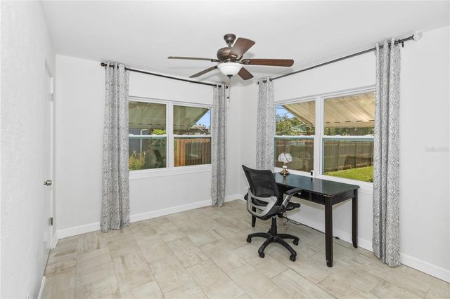1717 OXFORD STREET N, St Petersburg, FL 33710