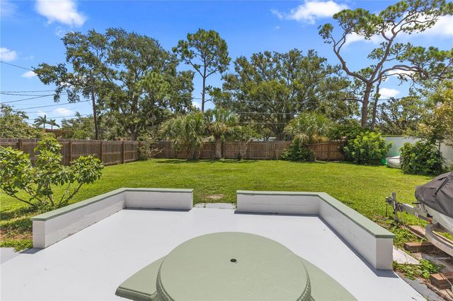 1717 OXFORD STREET N, St Petersburg, FL 33710