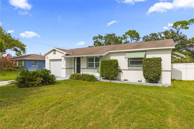 1717 OXFORD STREET N, St Petersburg, FL 33710