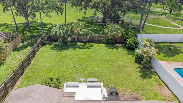 1717 OXFORD STREET N, St Petersburg, FL 33710
