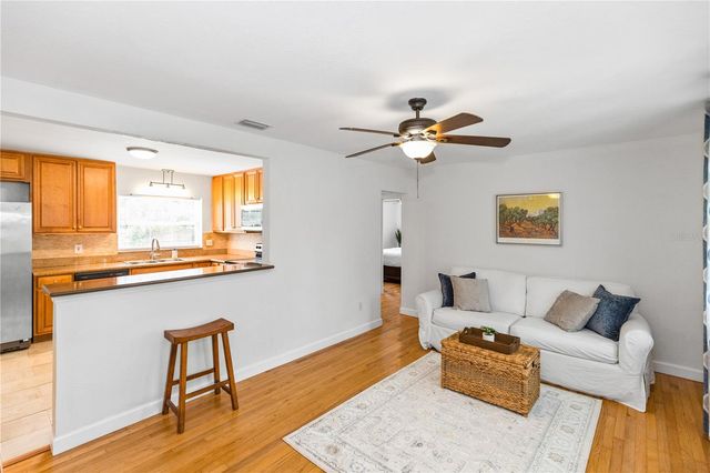1717 OXFORD STREET N, St Petersburg, FL 33710