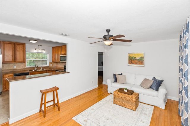 1717 OXFORD STREET N, St Petersburg, FL 33710