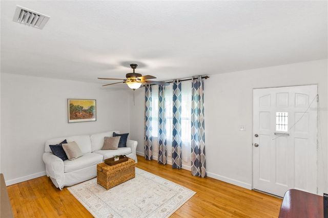 1717 OXFORD STREET N, St Petersburg, FL 33710