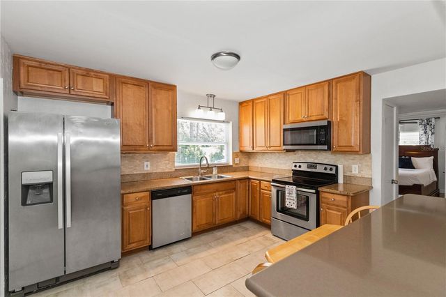 1717 OXFORD STREET N, St Petersburg, FL 33710