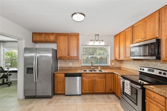 1717 OXFORD STREET N, St Petersburg, FL 33710