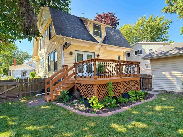 1102 MT VERNON STREET, Oshkosh, WI 54901