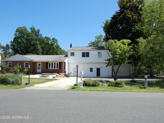93 Outboard Avenue, Manahawkin, NJ 08050