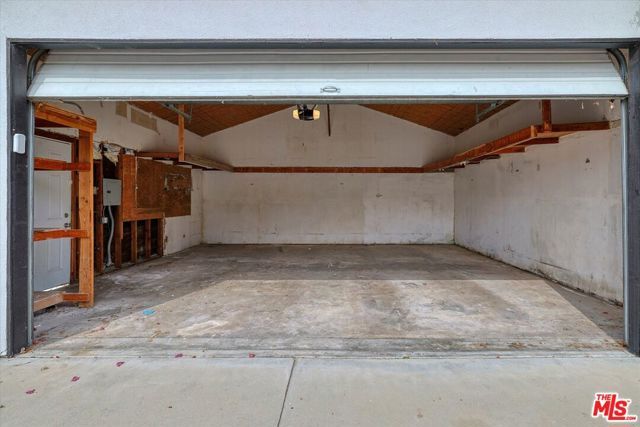 22717 Hatteras Street, Woodland Hills (los Angeles), CA 91367