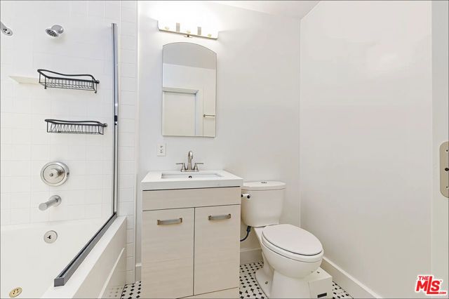 22717 Hatteras Street, Woodland Hills (los Angeles), CA 91367