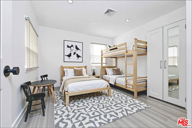 22717 Hatteras Street, Woodland Hills (los Angeles), CA 91367