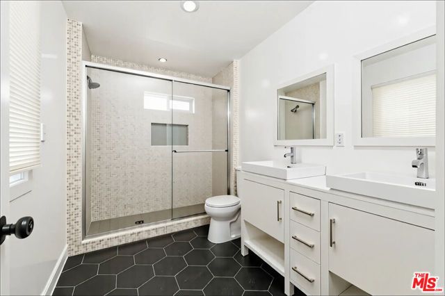 22717 Hatteras Street, Woodland Hills (los Angeles), CA 91367