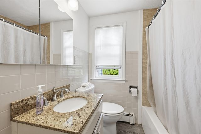 55 River Rd, Agawam, MA 01001