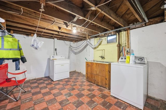 55 River Rd, Agawam, MA 01001