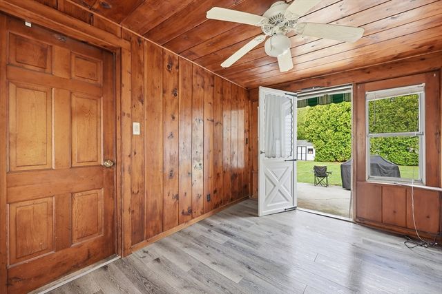55 River Rd, Agawam, MA 01001